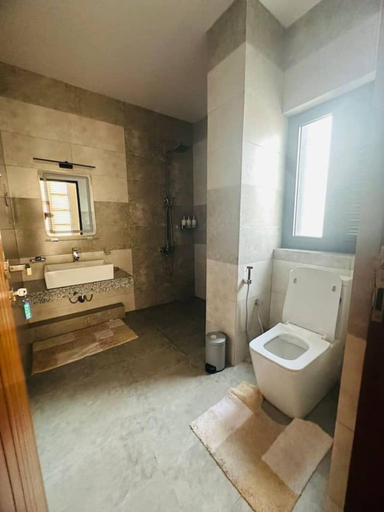 Bathroom 4, Luxury Apartment in Colombo, Thimbirigasyaya