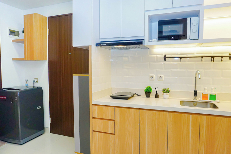Private kitchen 5, Comfortable And Contemporary 2Br At Apartment Transpark Cibubur, Depok