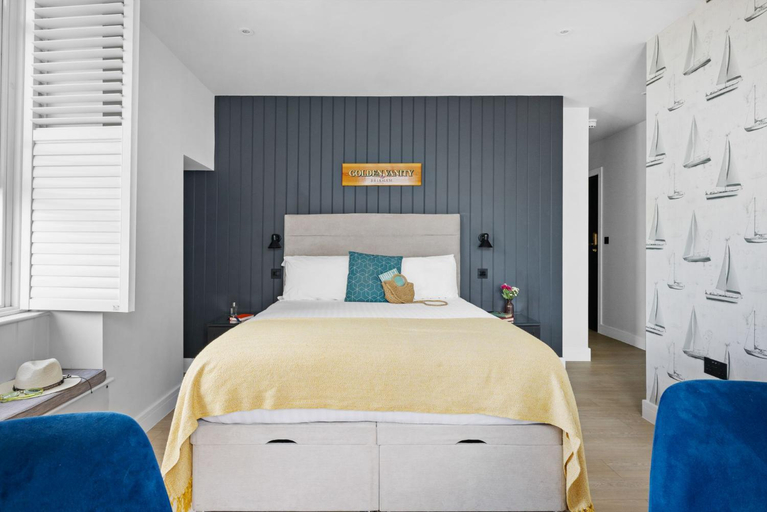 Bedroom 2, Golden Vanity Suite - Sea View - Free Wi-Fi, Torbay