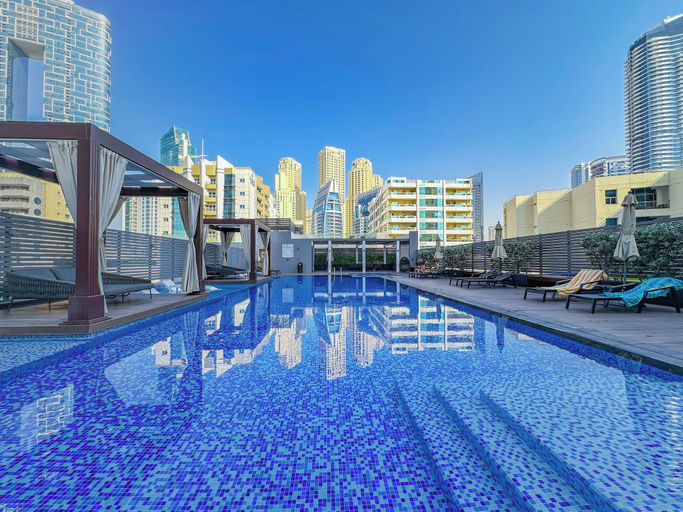 Pool 3, Minimal Studio in Marina, Dubai