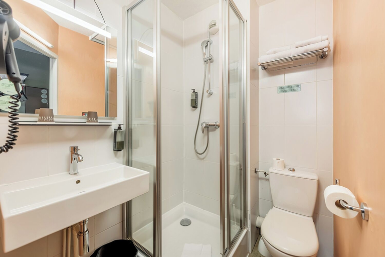 Bathroom 4, Hotel Lyon Croix Rousse Henon, Rhône