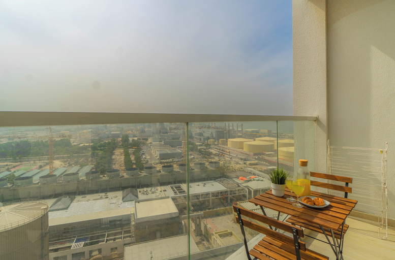 Outdoor dining 4, Sky-High Marina Chic, Dubai