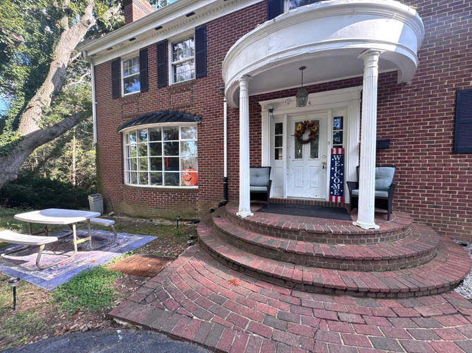 Room 2, Huge 3BD Home Near Dc - 8 Mins to Downtown va, Fairfax