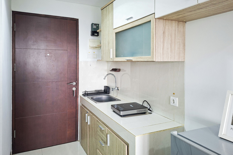 Private kitchen 5, Enjoy Living Studio For 2 Pax At Springwood Residence Tangerang, Tangerang