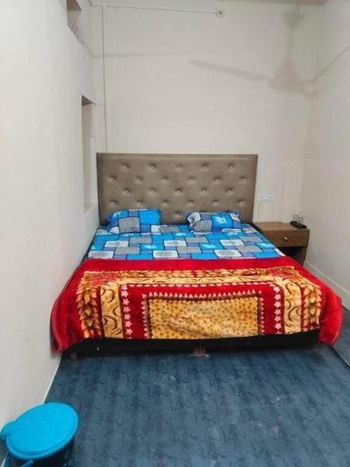 Room 4, Somit warm welcome, Varanasi