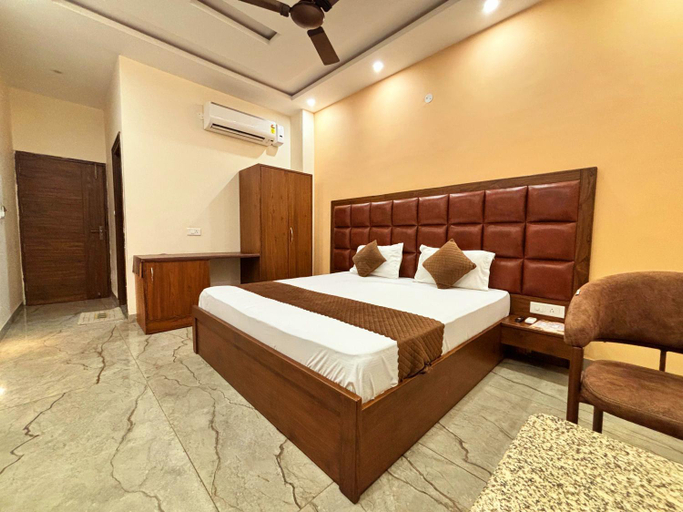 Bedroom 2, HOTEL AROMA CROWN, Panchkula