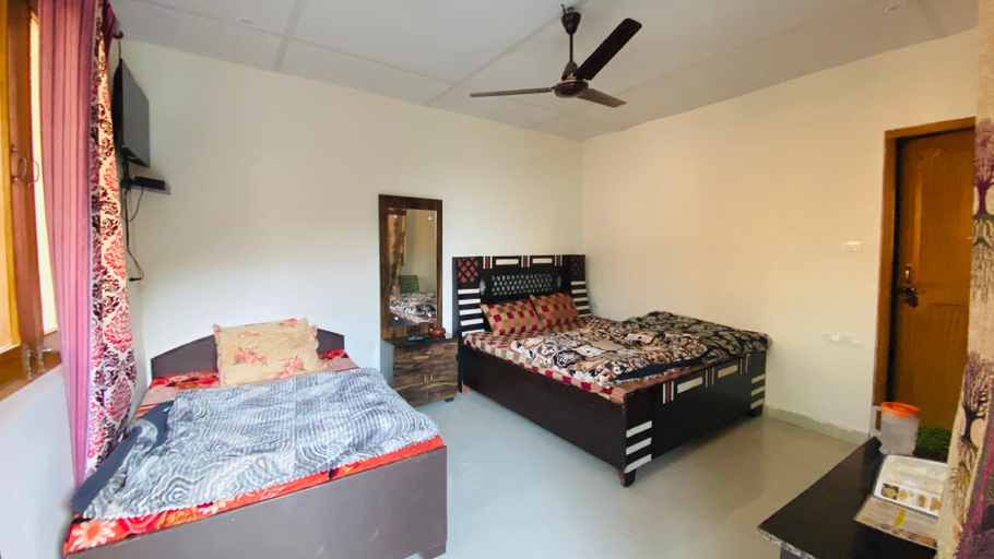 Bedroom 2, Badri Kedar home stay, Chamoli