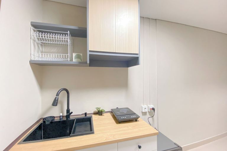 Private kitchen, Good And Spacious Studio Lrt City Royal Sentul Park Apartment, Bogor