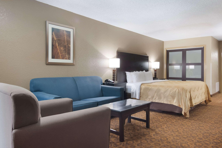 Bedroom 3, Quality Inn Magnolia, Columbia