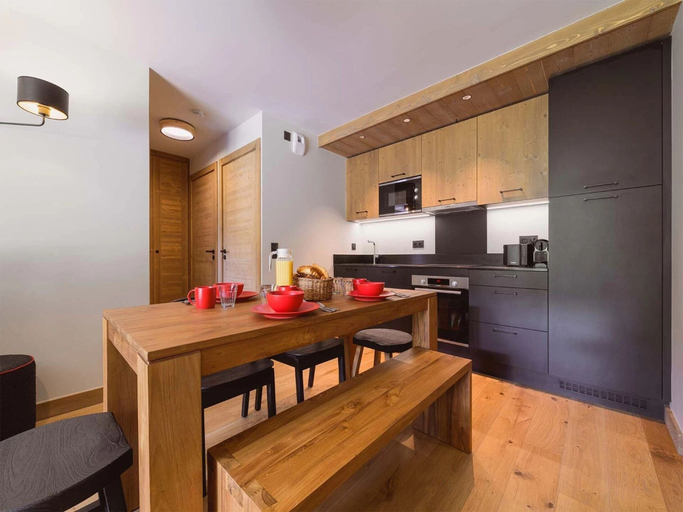 Private kitchen 4, Alpine Apartment With Spa and Pool, Haute-Savoie