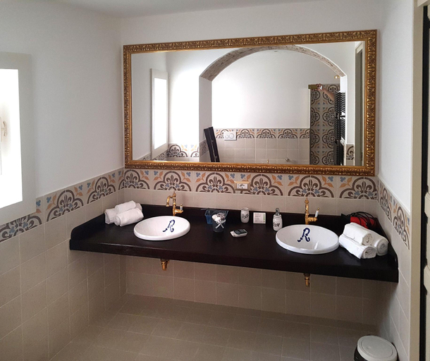 Bathroom 3, Palazzo Restifa, Messina