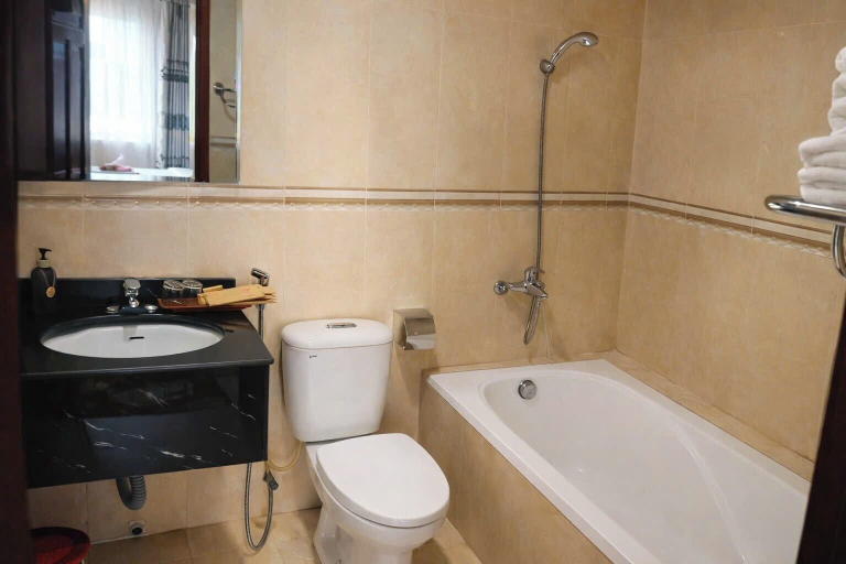 Bathroom 4, Thien Duong Hotel Hue, Huế