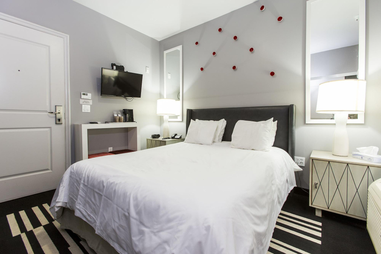 Bedroom 5, Le Bon Hotel Hollywood, Los Angeles