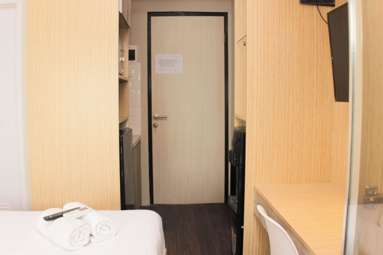 Room 3, Fully Furnished And Tidy Studio At Grand Kamala Lagoon Apartment, Bekasi