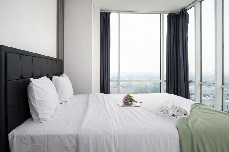 Room 3, 2Br Apartment With Service Room And Sofa Bed At Woodland Park Residence, Jakarta Selatan