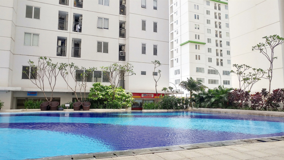 Pool 4, Cozy White 2Br At Bassura City Apartment, Jakarta Timur