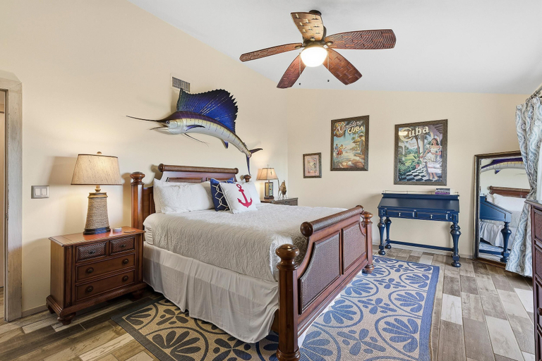 Room 4, Hooked on the River, Volusia