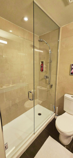 Bathroom 4, Chic Downtown Suites - By CN Tower, Toronto