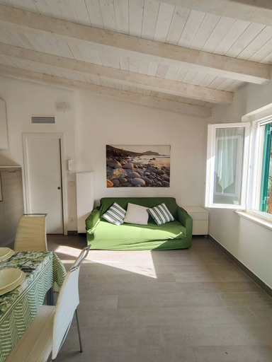 Living area 2, Villino degli Ulivi, Savona