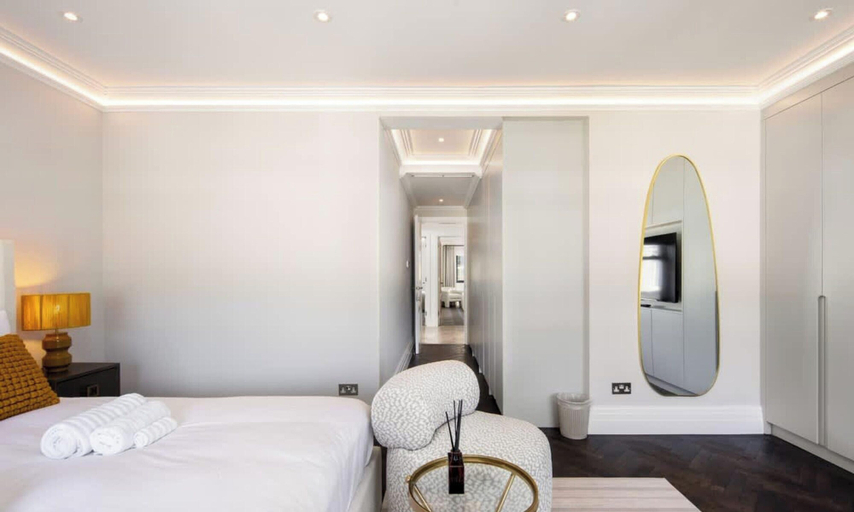 Others 2, 1 Min Walk to Harrods Knightsbridge Duplex, London