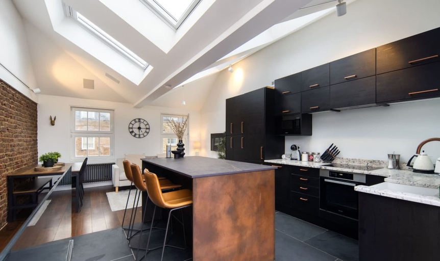 Room 5, 1 Min Walk to Euston Station Luxury Townhouse, London
