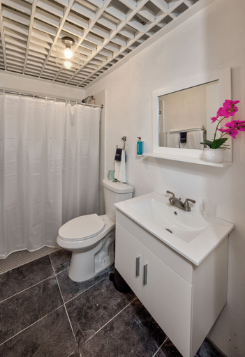 Bathroom 4, Casa Pelayo