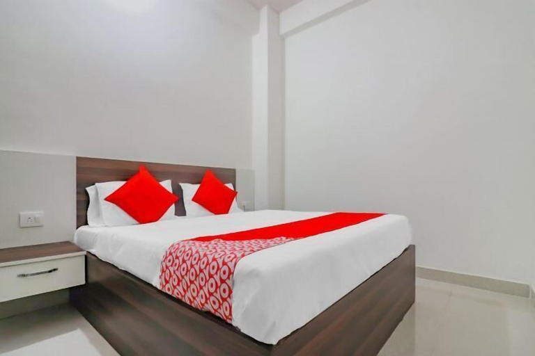 Bedroom 5, Rajlakshmi Guest House, Mathura