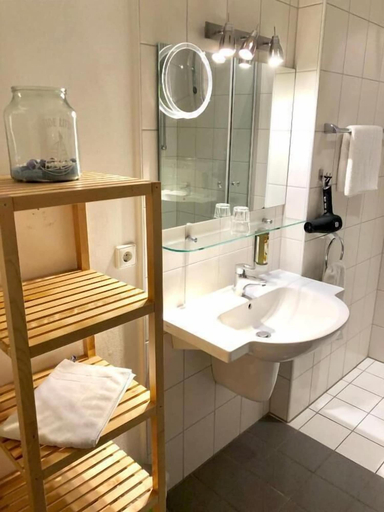 Bathroom 4, Hotel Grüner Baum Merzhausen, Breisgau-Hochschwarzwald