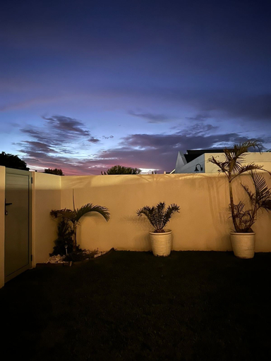 Exterior 3, White Wicker House, West Coast