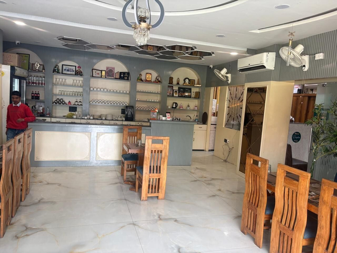 Bar (on property), Hotel Rajshree, Hisar