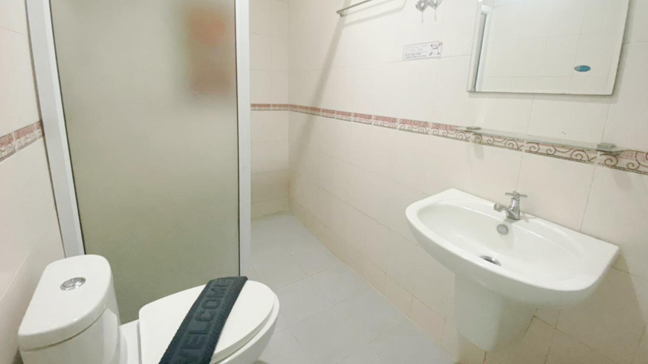 Bathroom 4, Lake Terrace Resort, Satun, Langu