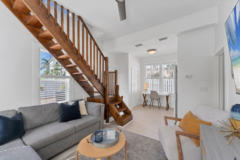 Interior 4, Tay307-b, Charlotte