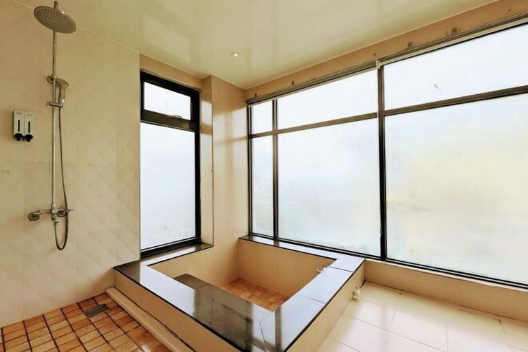Bathroom 3, Rainbow Mansion, Taitung