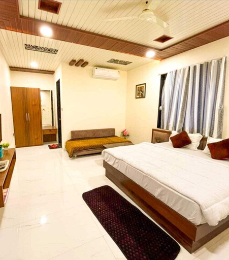 Room 3, Royal Hotel, Chittaurgarh