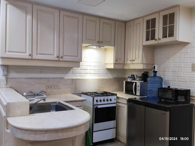 Others 4, Condo With Balcony And Bay View, Malate,Manila, Manila City