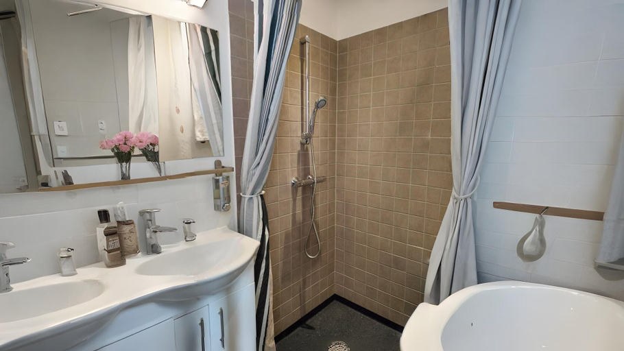 Bathroom 4, Dancenter Hotel Jomfru Ane Premium Twin, Aalborg