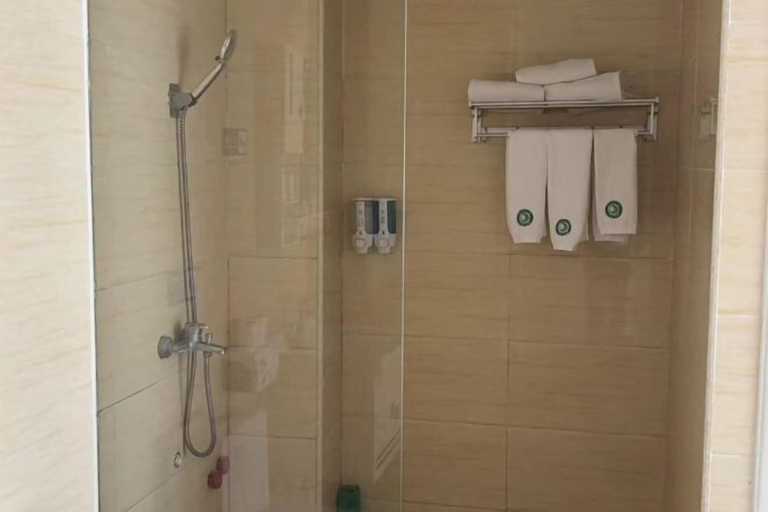 Bathroom 3, Jinxiu Holiday Hotel, Guilin