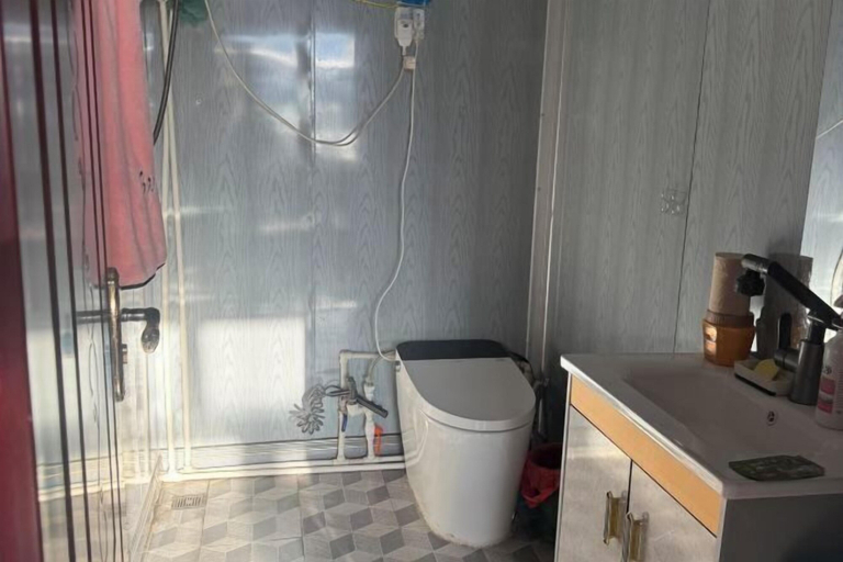 Bathroom 3, Xuegushanliren, Harbin