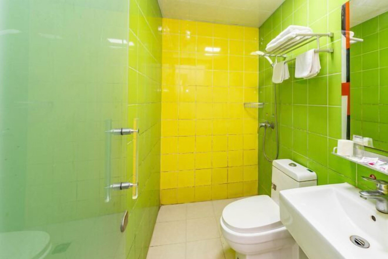 Bathroom 4, Wen Feng Hotel, Shanghai