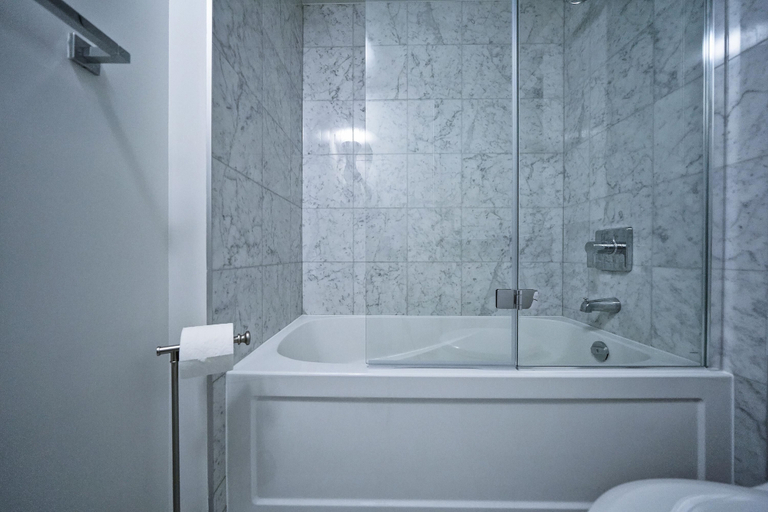 Bathroom 5, The Yorkline Toronto, Toronto