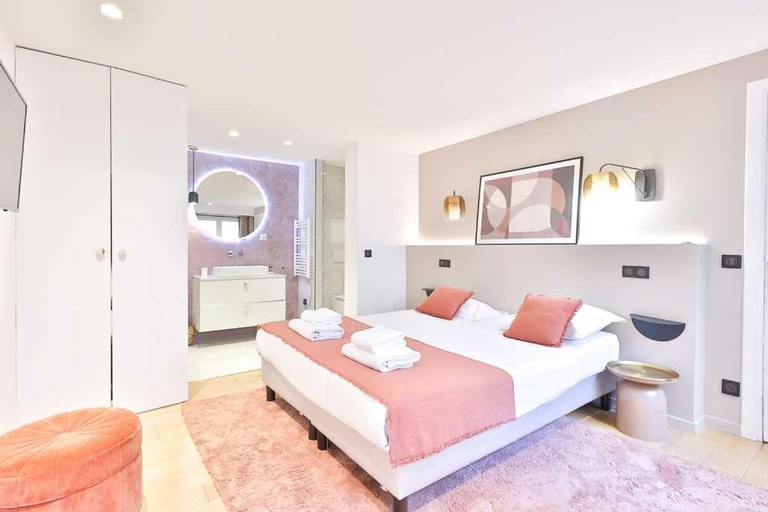 Bedroom 5, Comfort & Design for 10p - 5min From the Marais, Paris