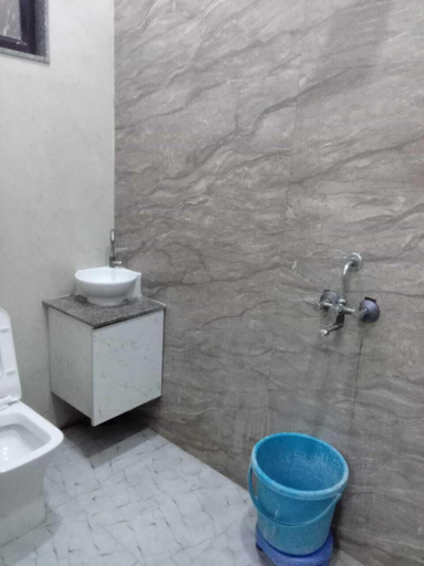 Bathroom, Astha Homestay & Guest House, Mathura