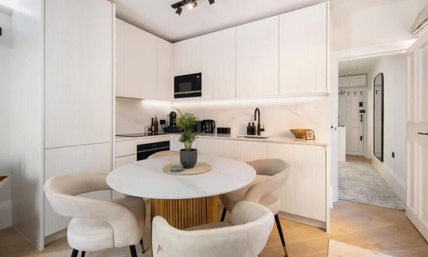 Room 3, 5 Mins Walk to Selfridges Mayfair Getaway, London