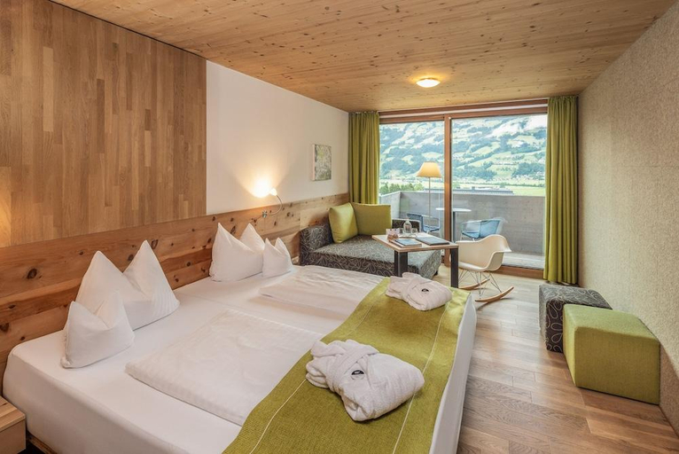 Bedroom 3, Gartenhotel Crystal, Schwaz