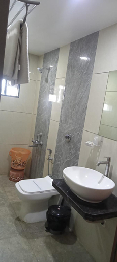 Bathroom 4, Hotel Fun City (Pure Veg), Navsari