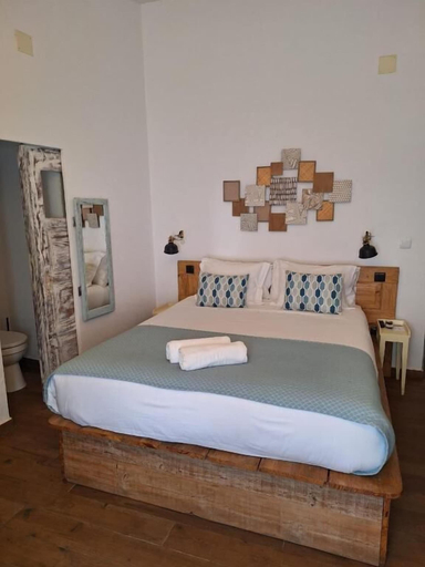 Bedroom 2, Lovin Book Guesthouse, Óbidos
