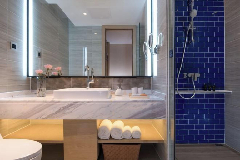 Bathroom 4, Kyriad Marvelous Hotel (Heyuan Wanlongcheng), Heyuan