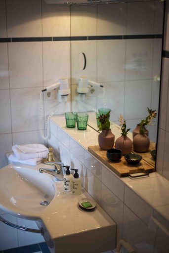Bathroom 3, Schlosshotel Braunfels & Himmelreich, Lahn-Dill-Kreis