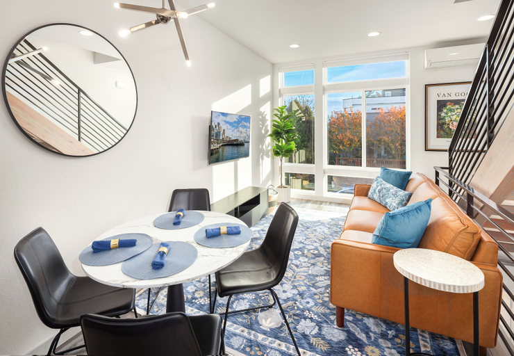 Living area 5, Lake View Townhouse, Seattle