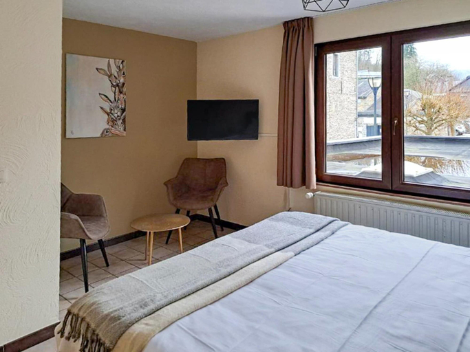 Room 5, Au Coeur D'alle by Belvilla-double Room, Namur
